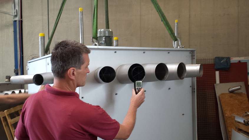 A man calibrating the volume flow rate for ESJET®